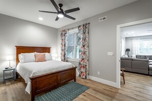 2 室のベッドルーム、アイロン / アイロン台、旅行用ベビーベッド、WiFi (無料)