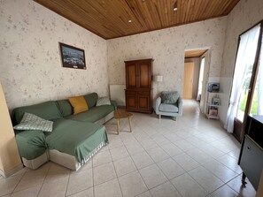 Living area - Vacation home 10 minutes walk from the beach (Gujan-Mestras)