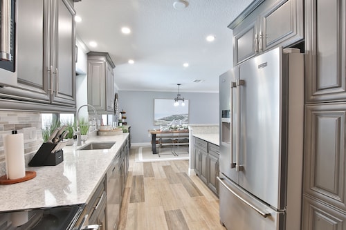 Andy's Paradise -10 Min to AMI, Newly Renovated in 2022 & Private Heated Pool
