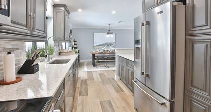 Andy's Paradise -10 Min to AMI, Newly Renovated in 2022 & Private Heated Pool