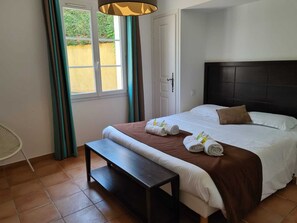 3 bedrooms, iron/ironing board, WiFi