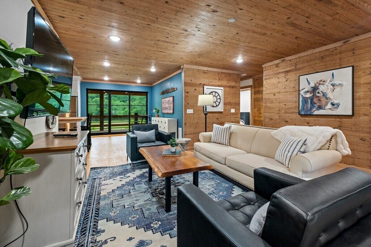 Brush Creek Cottage On 112 Acres of Land Sleeps 6
