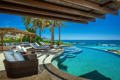 6BR Villa on Swimmable Beach!