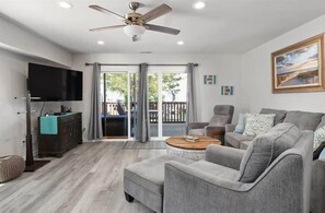 TV - Large Ocean City Waterfront Townhome w/ Boat Slip (Ocean City)