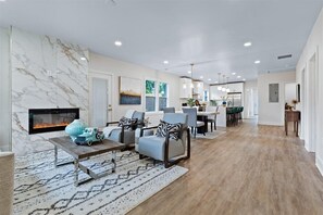 Smart TV, fireplace - Lux living - Beautifully Renovated Home - Just 2 Miles from Downtown ATL (Atlanta)