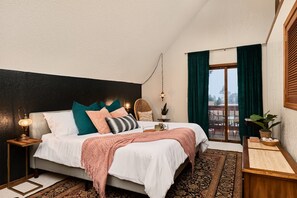 3 chambres, bureau, fer et planche à repasser, lit de bébé portatif