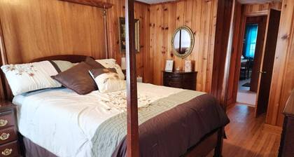 Discover Beaufort's history steps away! Charming Apartment near downtown.