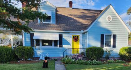 Discover Beaufort's history steps away! Charming Apartment near downtown.