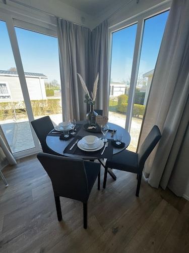 Neues, gemĂŒtliches 4 Personen Chalet mit sonniger Terrasse