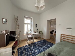 1 slaapkamer, een bureau, gratis wifi, beddengoed