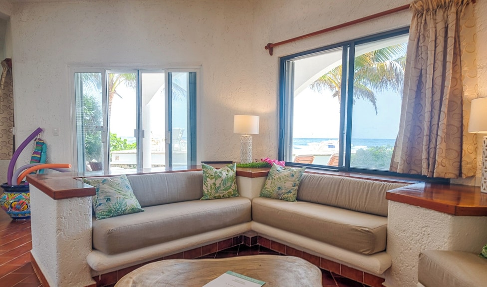 An Akumal Classic With Unique Location. Great Pool! Great Value! - Akumal