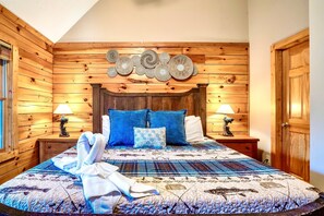 2 bedrooms, iron/ironing board, free WiFi, bed sheets - Peaceful Pond| King Ensuite| Hot Tub| EV Charger (Gatlinburg)