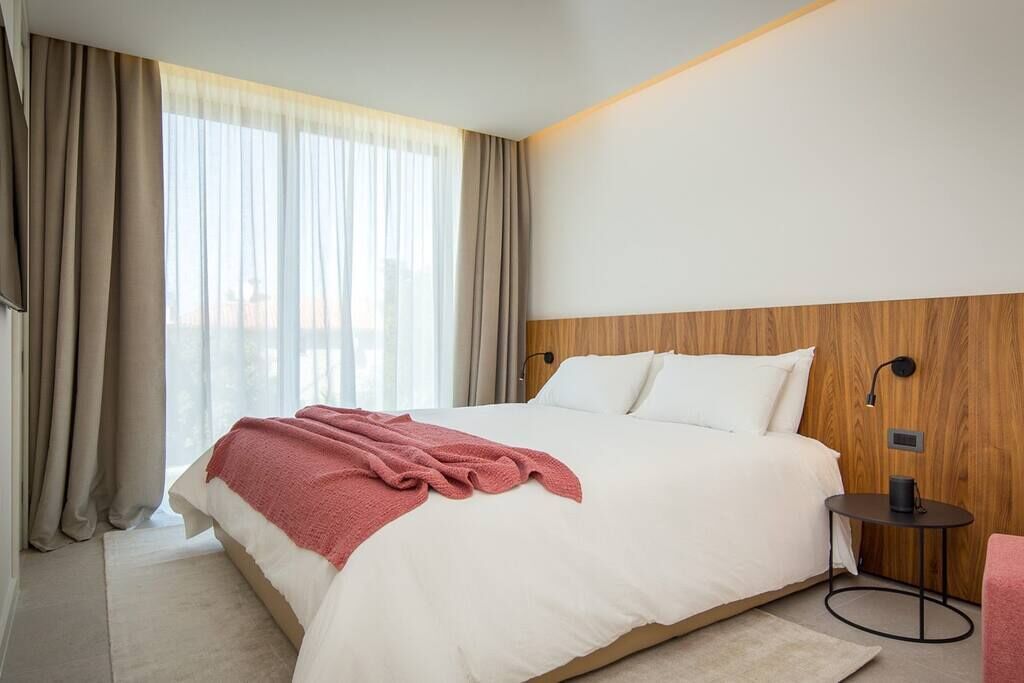 5 chambres, fer et planche à repasser, Wi-Fi, draps fournis