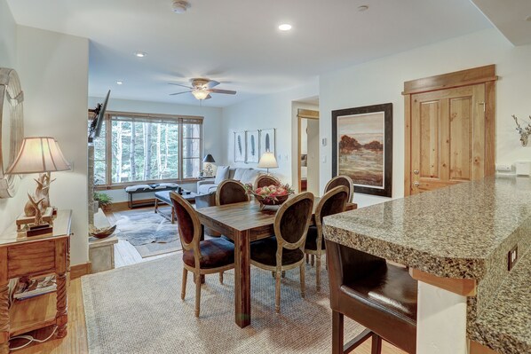 Condo, 2 Bedrooms | Dining