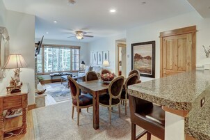 Condo, 2 Bedrooms | Dining
