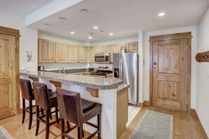 Condo, 2 Bedrooms | Private kitchen | Fridge, oven, coffee/tea maker, toaster - 2 Br Condo Arrowhead Village , Walking Distance To Lift 2 Bedroom Condo by RedAwning (Edwards)