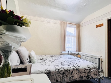 Basic Double Room, 1 Double Bed | Free WiFi, bed sheets
