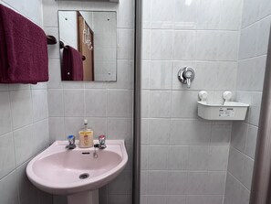 Basic Double or Twin Room, 2 Twin Beds | Bathroom | Shower, towels, toilet paper - Galaxy Hotel (Blackpool)