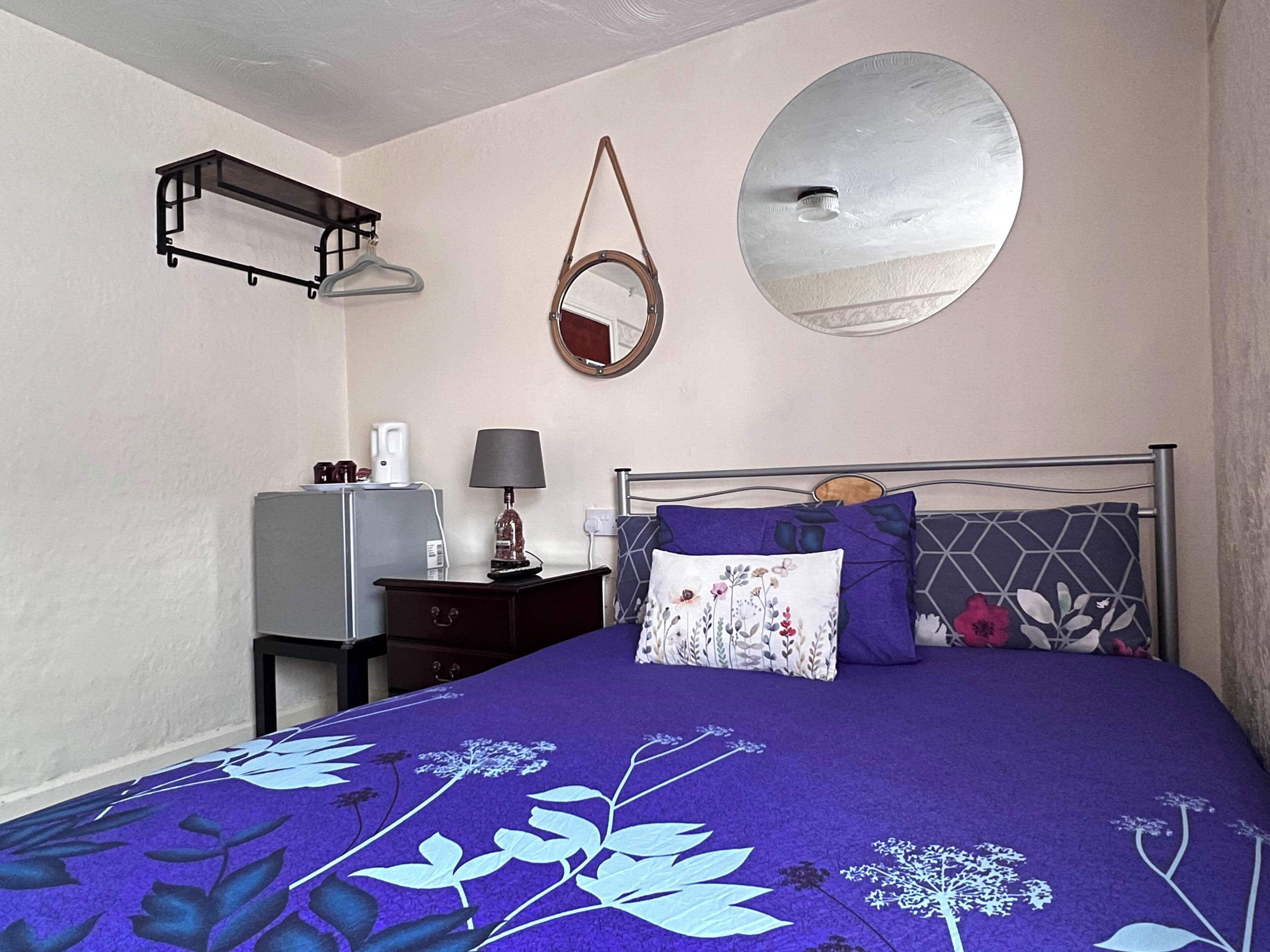 Chambre de base double, 1 lit double | Accès au Wi-Fi (inclus), literie fournie