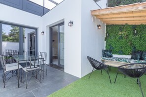Outdoor dining - Echoppe Jaurès - typical Bordeaux renovated house 3 bedrooms/3 bathrooms (Talence)