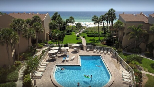 A swimming pool with a view of the beach and ocean. - Midnight Cove #714, Bayside in Siesta Key, FL, 2BR-1 1/2BA, 1st Floor (Sarasota)