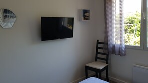 1 bedroom, iron/ironing board, WiFi - Appartement en Rez de Jardin (FREJUS)