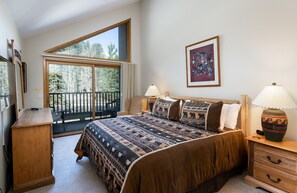 3 makuuhuonetta, silitysrauta/-lauta, Wi-Fi, vuodevaatteet