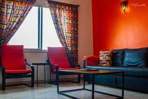 TV - Modern Well run Apartments with pool, walking distance to the beach (Brufut)