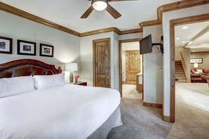 4 bedrooms, iron/ironing board, free WiFi - 4br Plus Den Platinum Townhome, Walk To Lift 4 Bedroom Townhouse by RedAwning (Edwards)