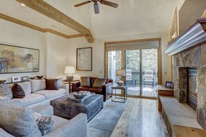Living room - 4br Plus Den Platinum Townhome, Walk To Lift 4 Bedroom Townhouse by RedAwning (Edwards)