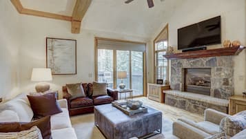 Townhome, 4 Bedrooms | Living room