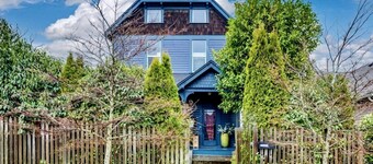 Downstairs@TheVictorian: Downtown and Dog-Friendly