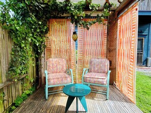 Terrace/patio - Downstairs@TheVictorian: Downtown and Dog-Friendly (Bellingham)