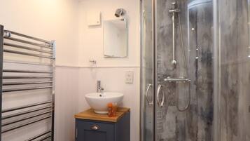 Cottage | Bathroom | Shower