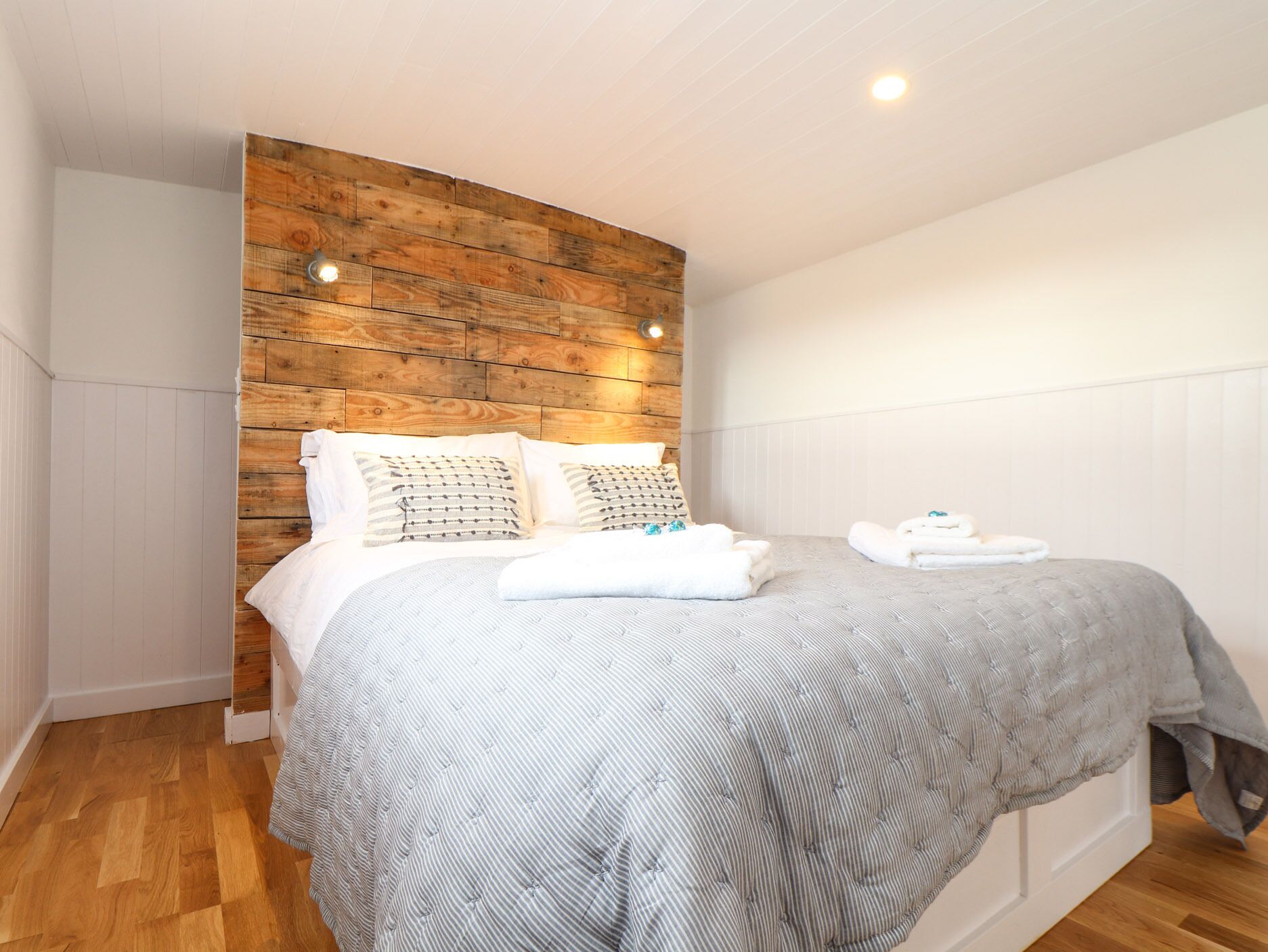 Casa de campo | 1 habitación, decoración personalizada y muebles diferentes 