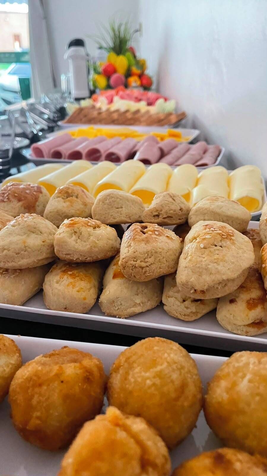 Café da manhã self-service grátis todos os dias