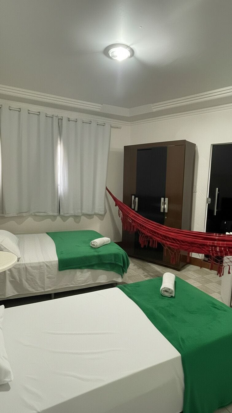 Habitación Confort con 2 camas individuales | Espacio para trabajar con un portátil, wifi gratis, ropa de cama