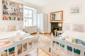 2 bedrooms, iron/ironing board, travel cot, free WiFi