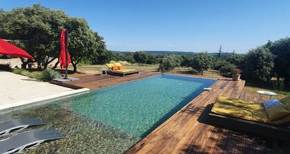 Stone property between the ArdÚche and Céze gorges