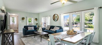 Charming  South Haven Cottage - 5 minute to the beach!