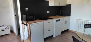 Fridge, microwave, stovetop, dishwasher - Apartamento El Olivo, Tranquilidad y Relax (Villabanez)