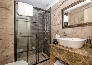 Deluxe Room | Bathroom - The Lea Hotel (Didim)