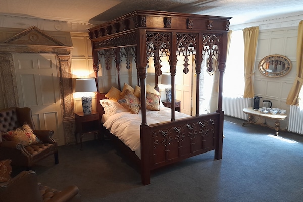 Deluxe-dobbeltværelse | Premium-sengetøj, dundyner, Select Comfort-senge, individuelt design