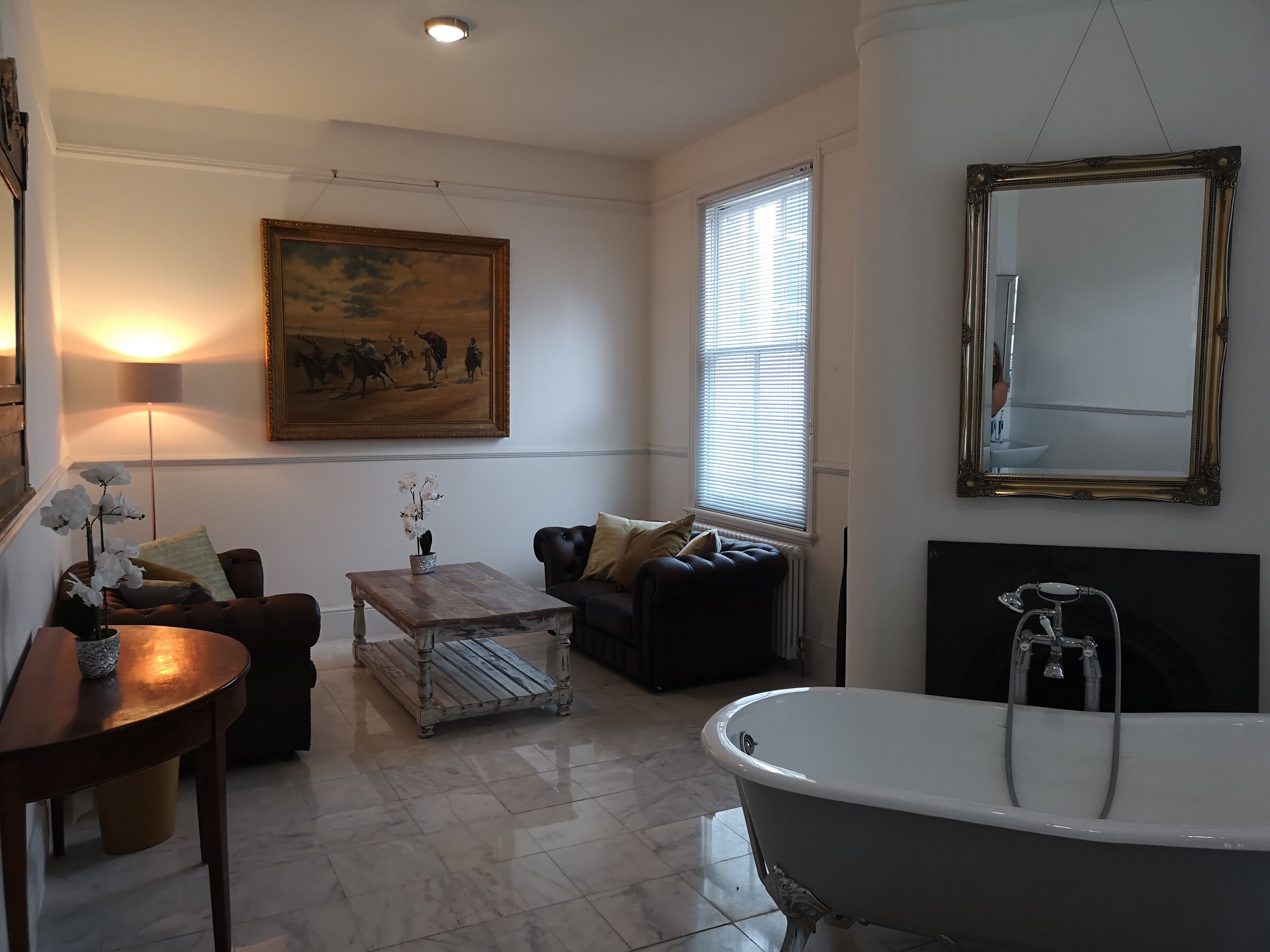 Apartamento de lujo | Baño | Ducha, artículos de higiene personal ecológicos y secador de pelo