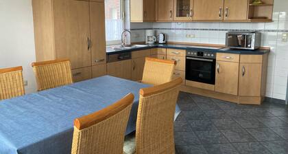 Spacious vacation home for up to 8 people very close to the North Sea coast