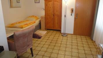 Zimmersafe, Bügeleisen/Bügelbrett, kostenloses WLAN, Bettwäsche