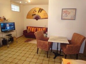 Smart TV, DVD player, stereo