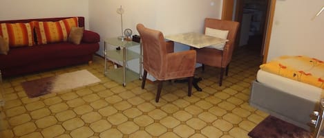 Smart TV, DVD player, stereo