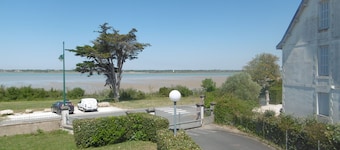 J L'Azurée en front de mer