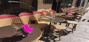 屋外ダイニングエリア